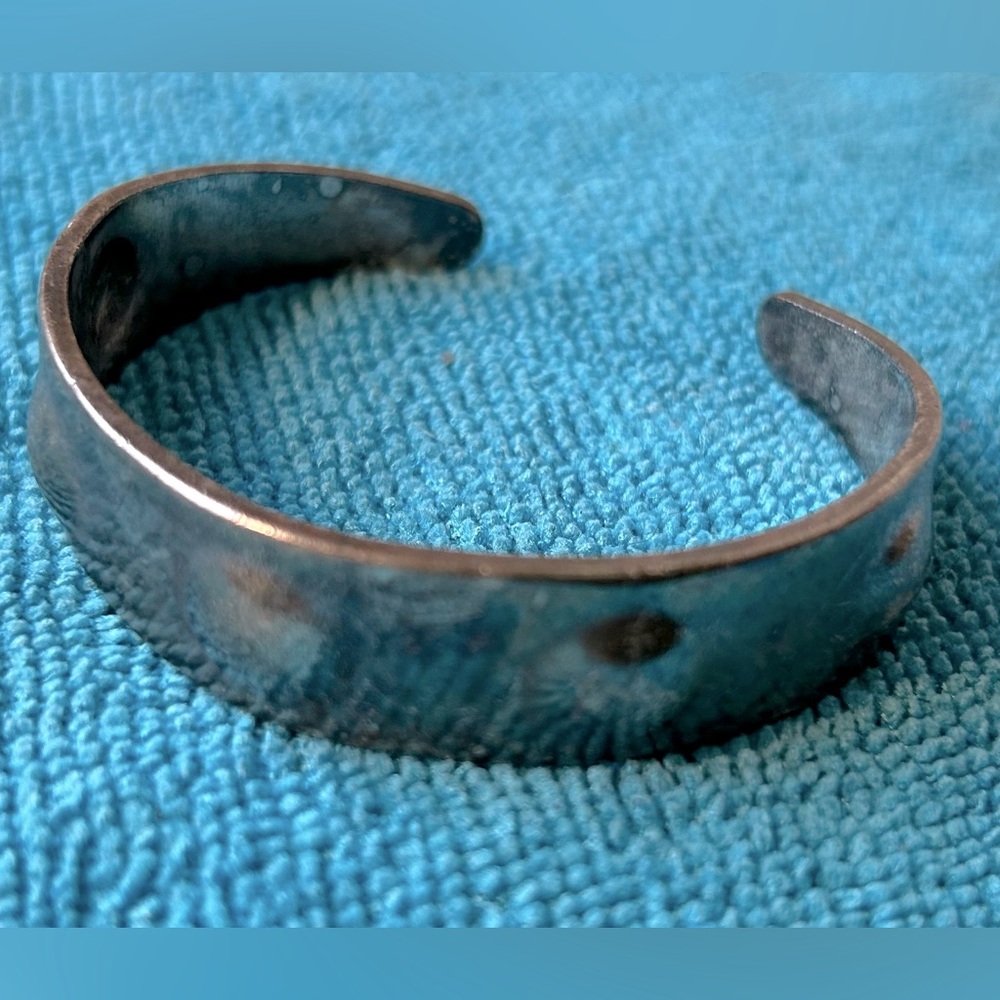 Silver Cuff by GUESS - distressed design - Picture 1 of 6